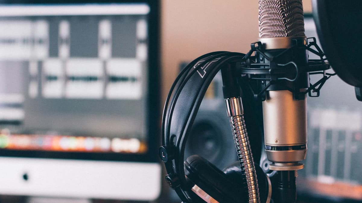 Condenser microphone in a recording studio